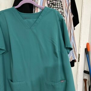 Figs Aqua Scrub Top